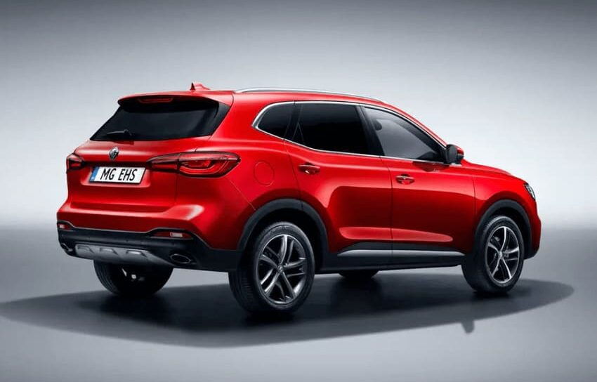 suv rosso visuale da dietro